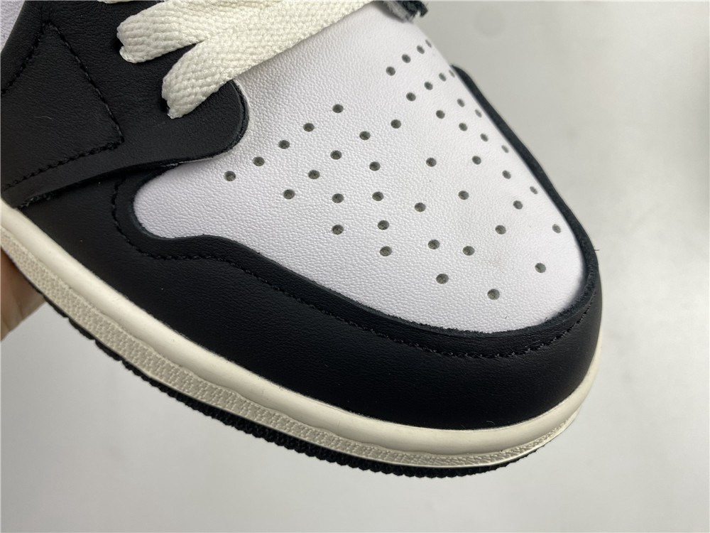 Air Jordan 1 High OG University Gold 555088-118